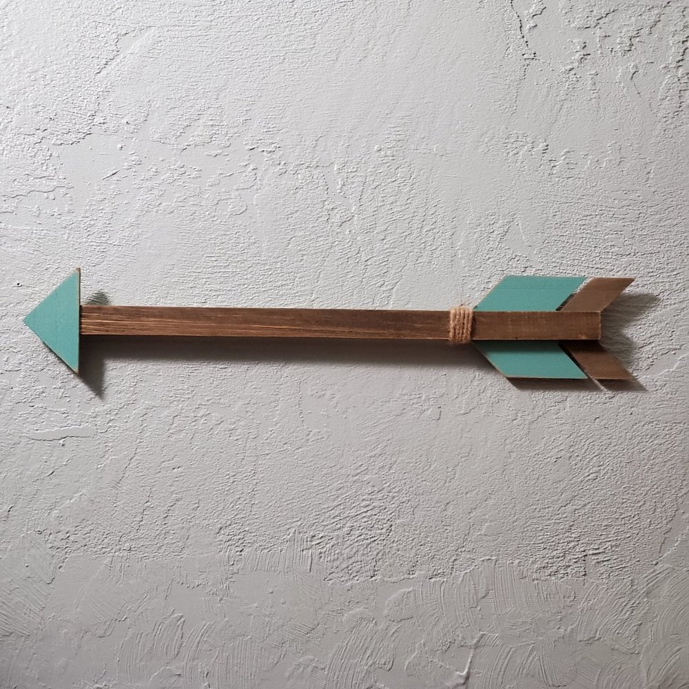 NWT WOOD ARROW WALL ART